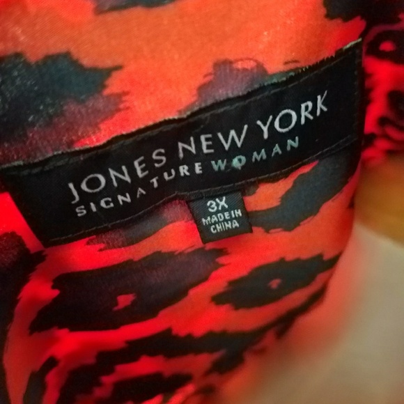 SOLD!! Reg  $75 Jones New York Signature  blouse - Picture 4 of 4